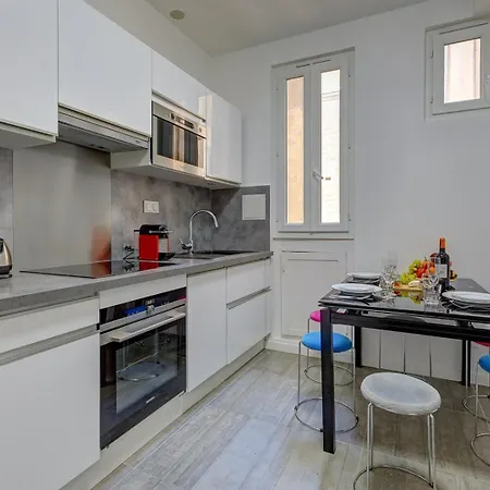 708 Mericourt - Superbe A Lejlighed *